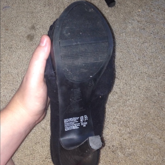 Open toed ankle boogie heels - Picture 4 of 5